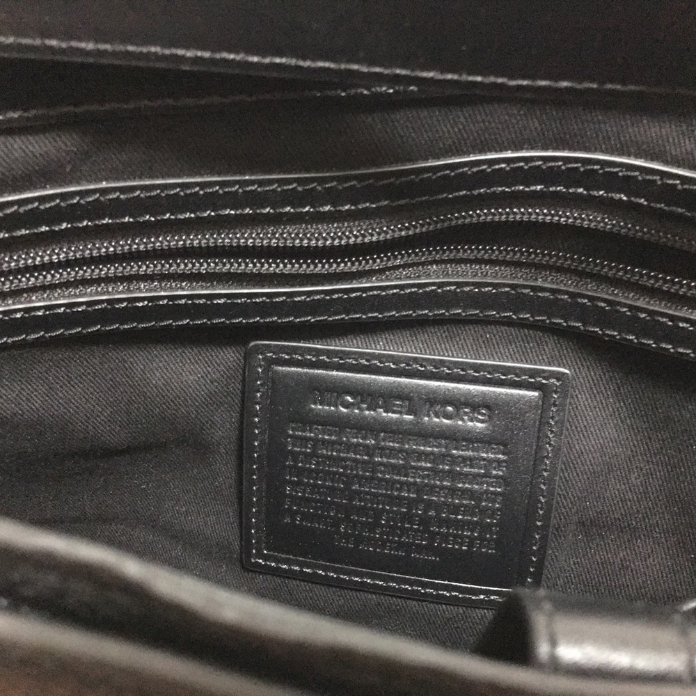Michael Kors Men’s Bryant Pebble Leather Messenger Bag - Picture 2 of 13